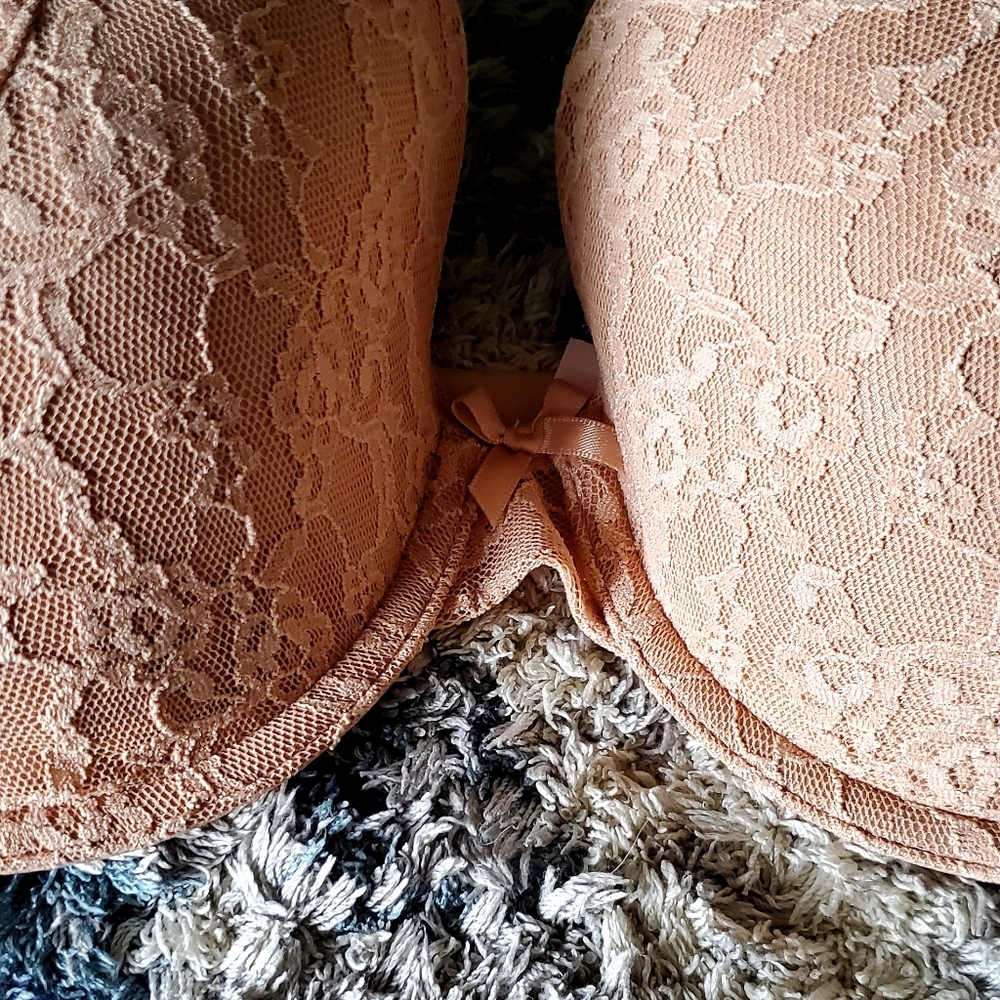 Victoria's Secret Lightly Lined Lace Bra - Picture 3 of 5